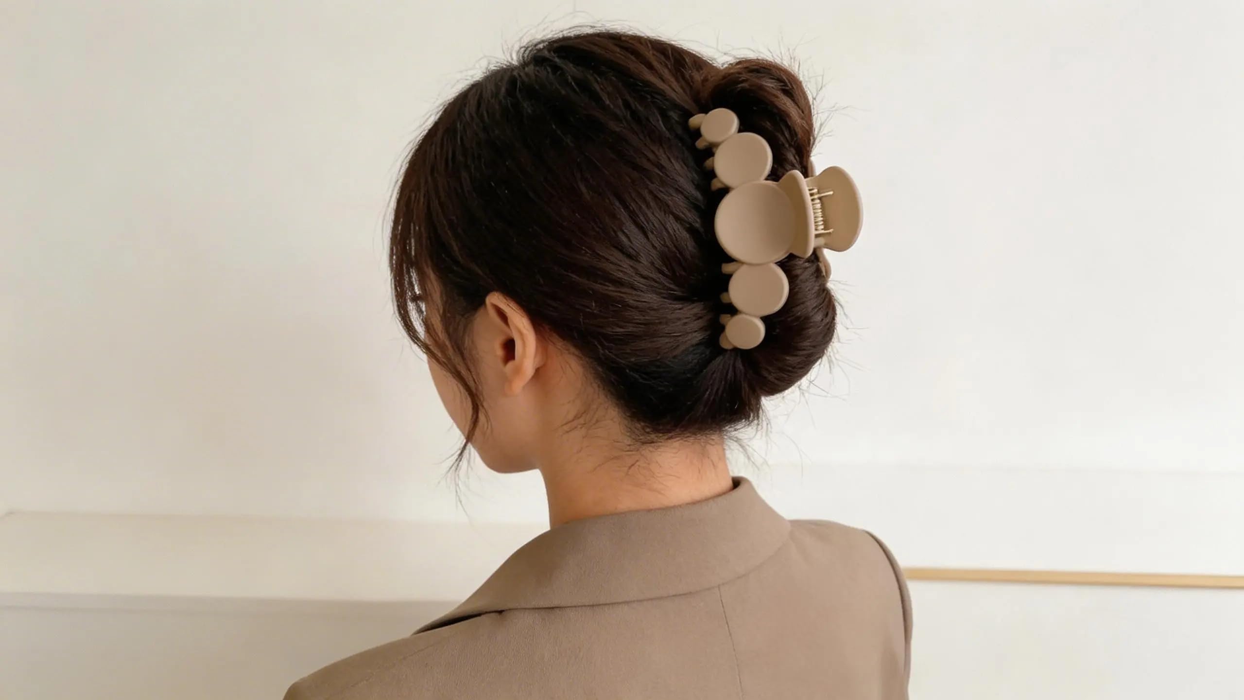 Coffret 143 Pièces Accessoires Cheveux avec 120 Elastique Cheveux, 18 Chouchous Cheveux en Satin et 5 Pinces Cheveux Femme Grande Matériau Doux et Élastique pour Cérémonies, Anniversaire et Quotidien