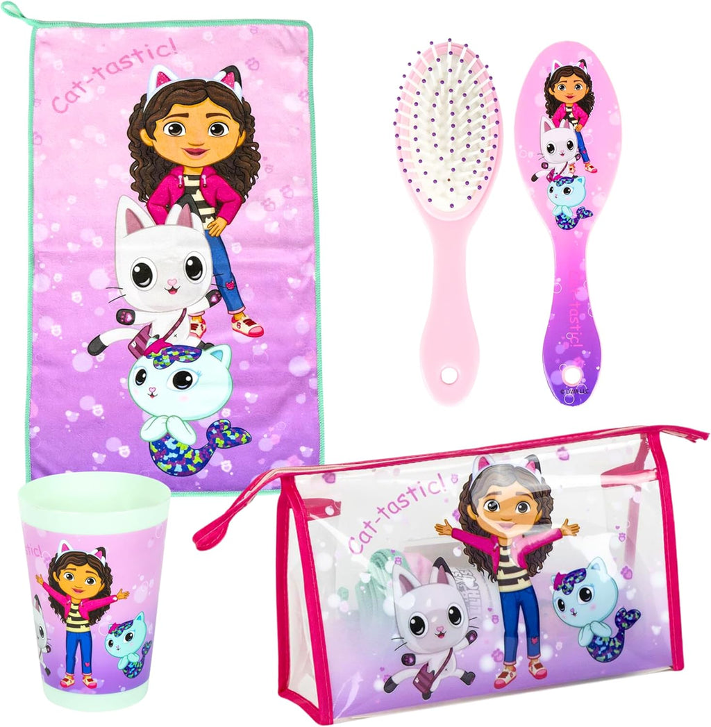 Gabby's Doll House Trousse de Toilette pour Filles, Comprend Verre, Brosse à Cheveux, Serviette et Trousse de Toilette pour Enfants Pandy Paws Gabby et Mercat Design