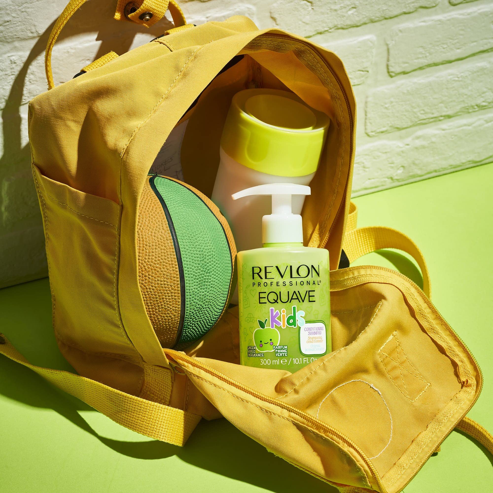 Revlon Professional Equave - Shampoing Démêlant - Soin Démêlant Cheveux pour Enfants - Shampooing Enfant Hypoallergénique et Hydratant - Soin Cheveux Doux et Brillants - Parfum Pomme Verte - 300ml